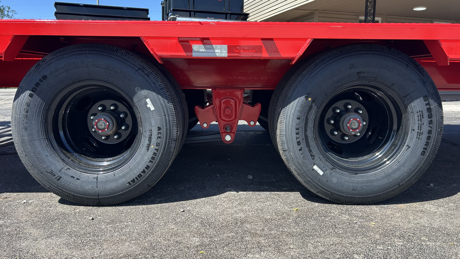 New 2026 PJ 102"x40' GN Low-Pro Flatbed w/ Duals - LD