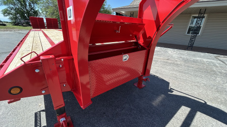 New 2026 PJ 102"x40' GN Low-Pro Flatbed w/ Duals - LD