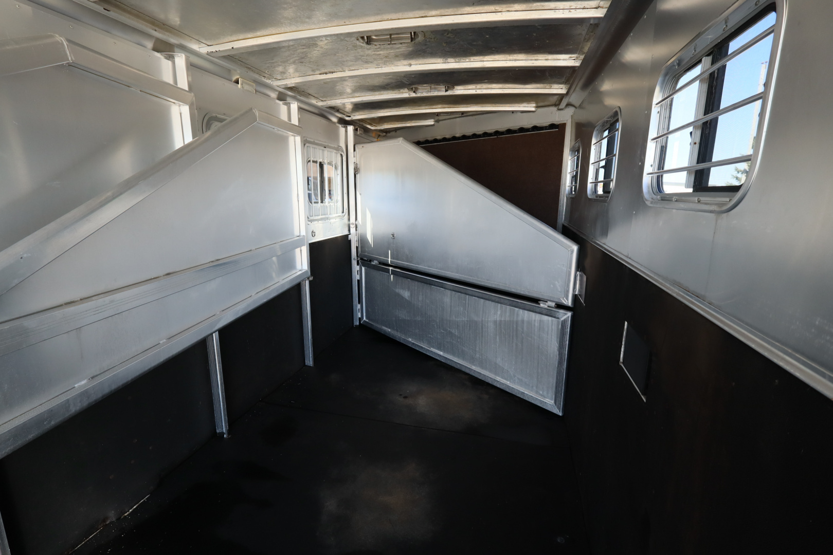 Used 2002 Exiss Trailers 5 Horse Gooseneck Horse Trailer