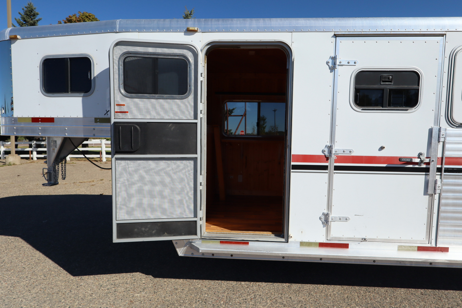 Used 2002 Exiss Trailers 5 Horse Gooseneck Horse Trailer
