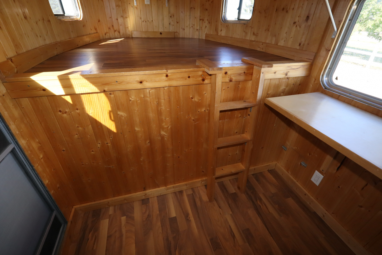 Used 2002 Exiss Trailers 5 Horse Gooseneck Horse Trailer