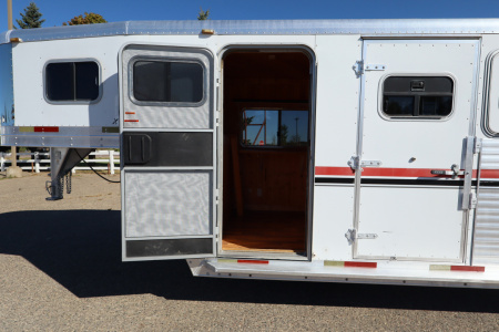 Used 2002 Exiss Trailers 5 Horse Gooseneck Horse Trailer