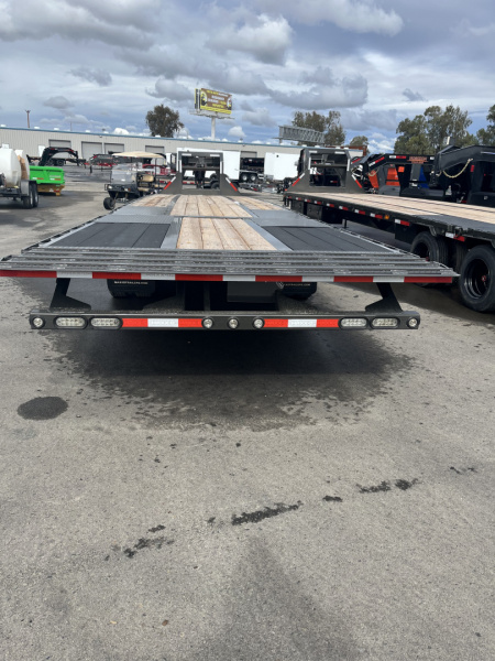 New 2026 MAXX-D YHB10240 Flatbed Trailer