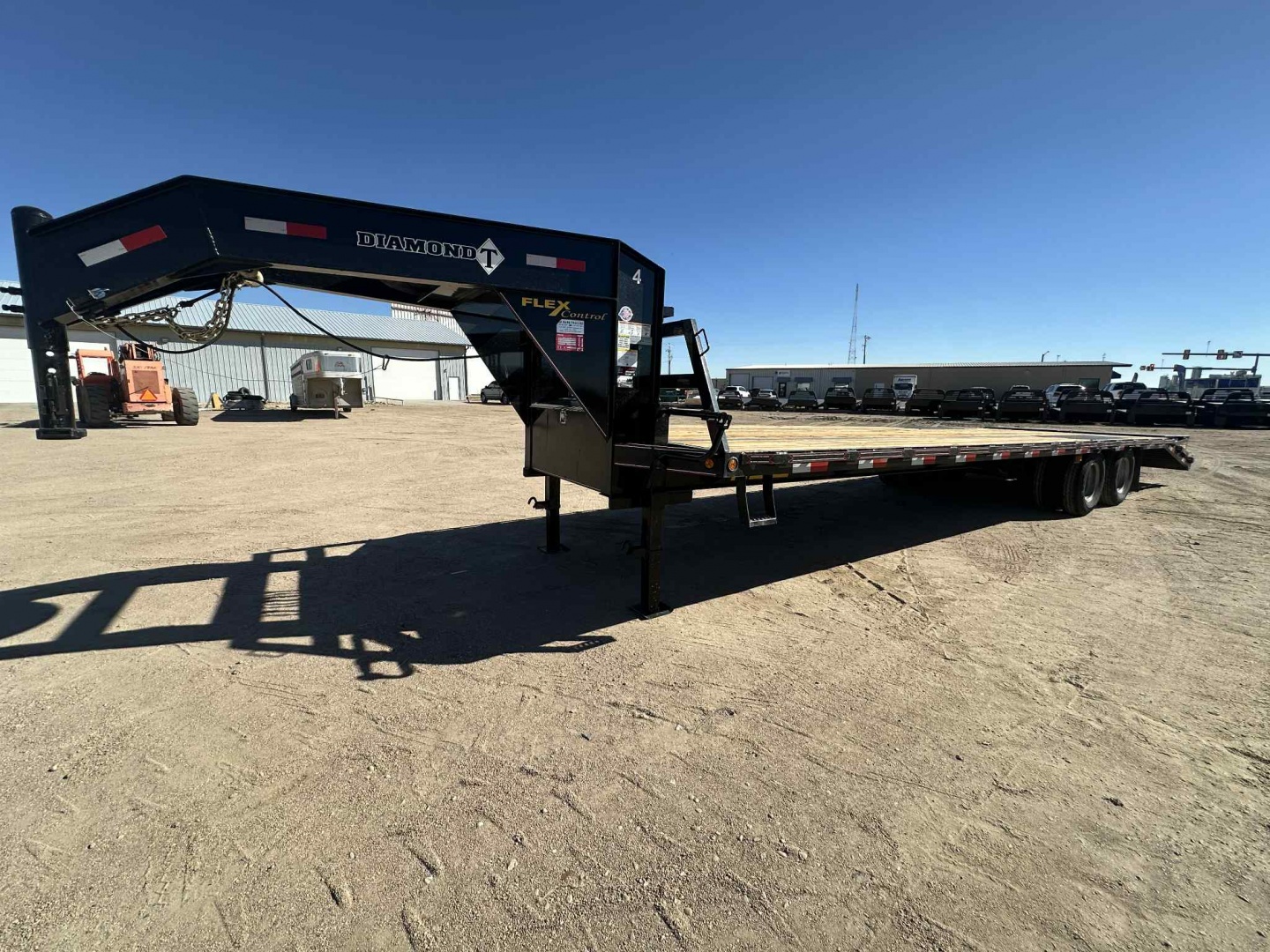 Used 2025 Diamond T 32' Flatdeck Trailer Tandem Dual GN