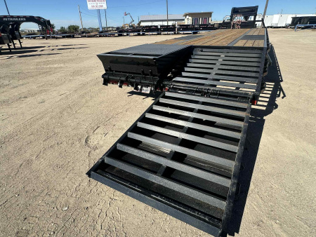 Used 2025 Diamond T 32' Flatdeck Trailer Tandem Dual GN