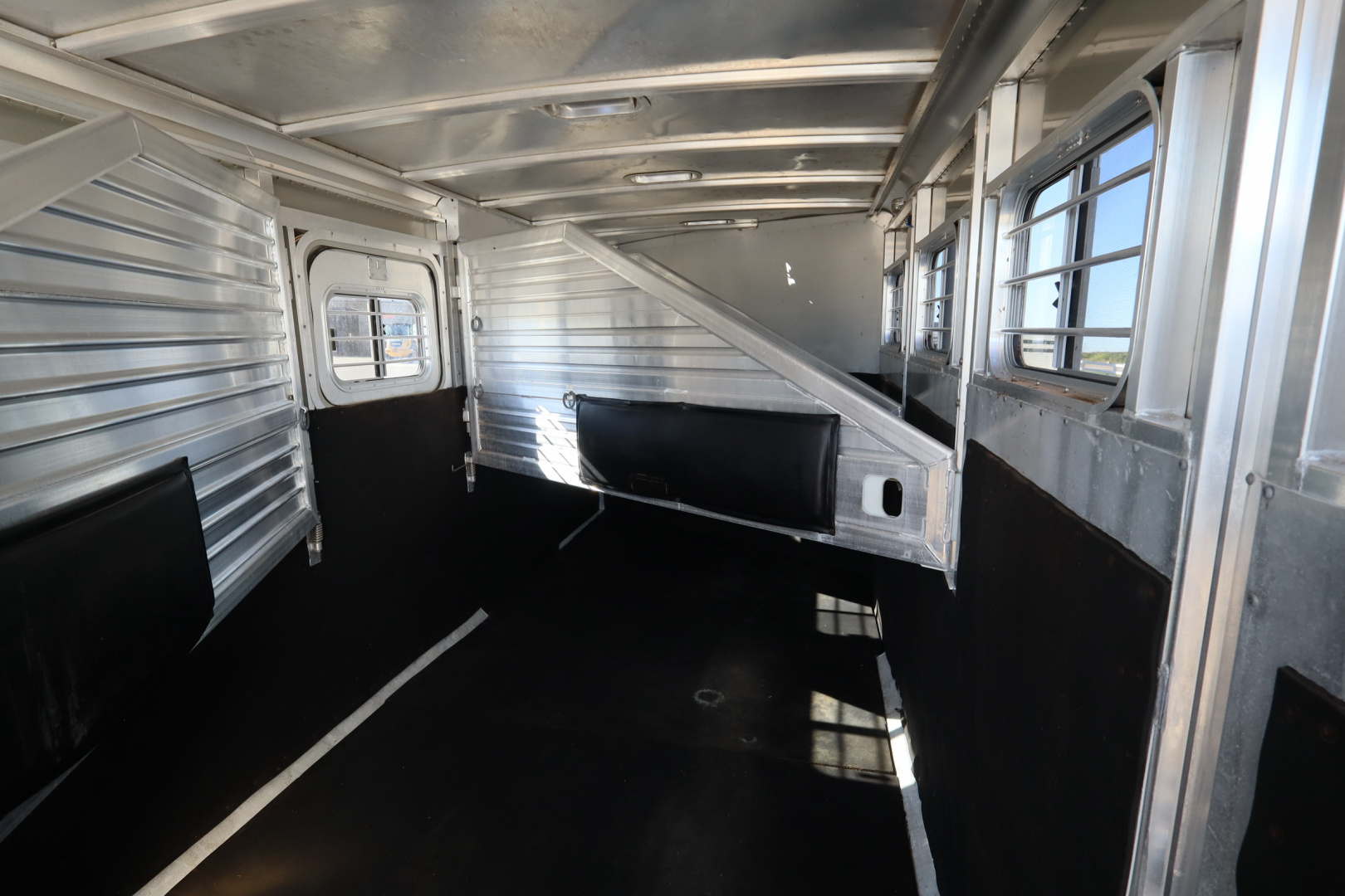 Used 1998 Featherlite Trailers 4 Horse Gooseneck Horse Trailer