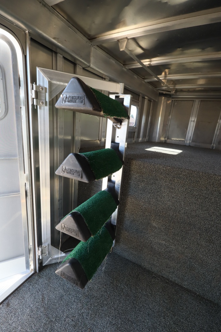 Used 1998 Featherlite Trailers 4 Horse Gooseneck Horse Trailer