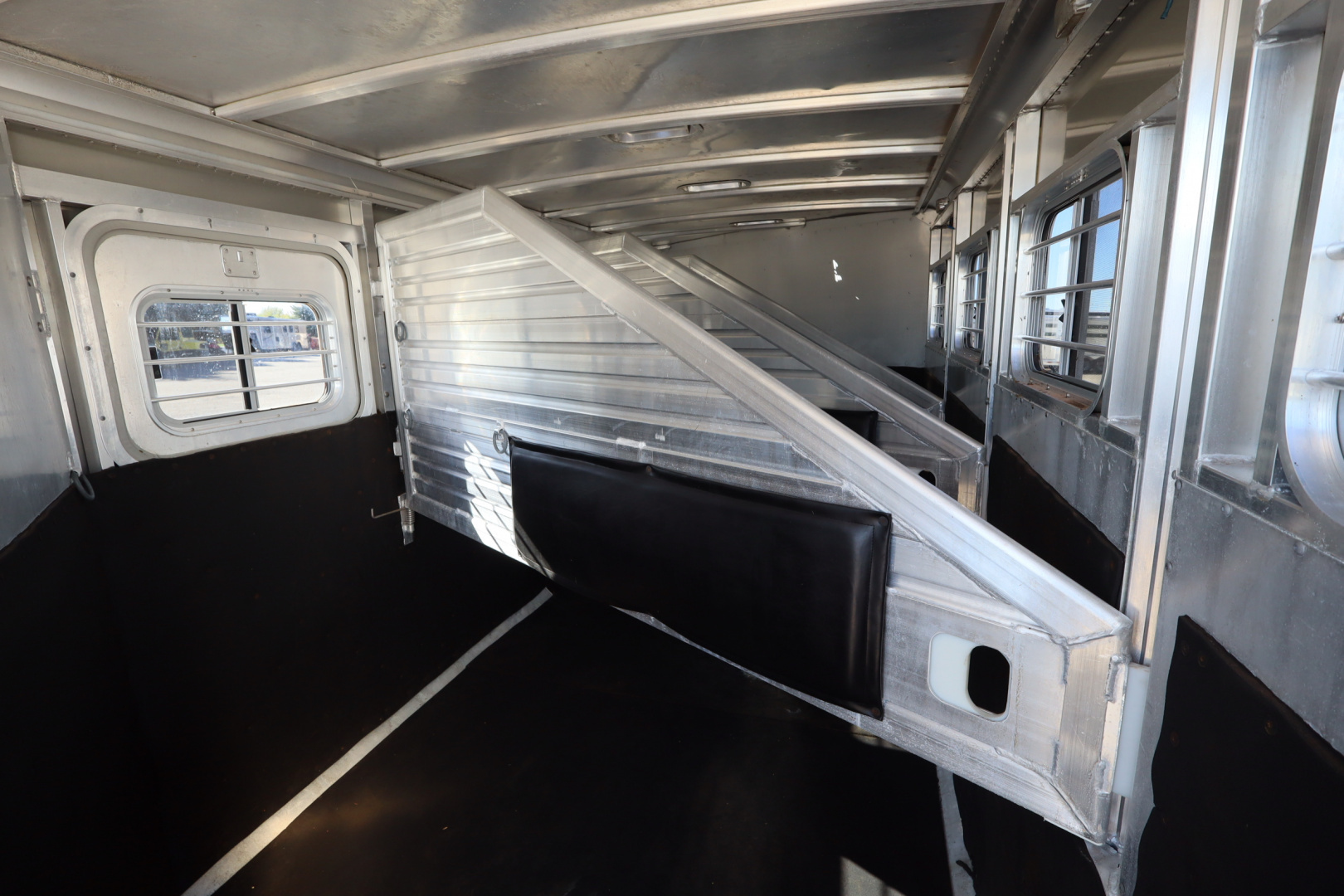 Used 1998 Featherlite Trailers 4 Horse Gooseneck Horse Trailer