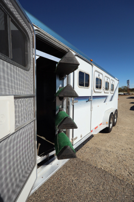 Used 1998 Featherlite Trailers 4 Horse Gooseneck Horse Trailer