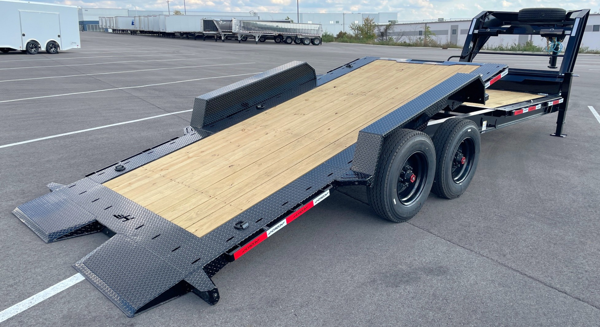 New Horizon HET 24'x 82" Gooseneck Gravity Tilt Equipment Trailer 22,400 GVWR