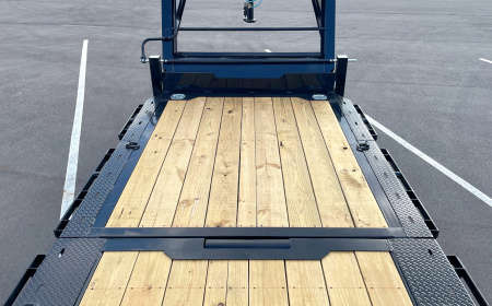 New Horizon HET 24'x 82" Gooseneck Gravity Tilt Equipment Trailer 22,400 GVWR