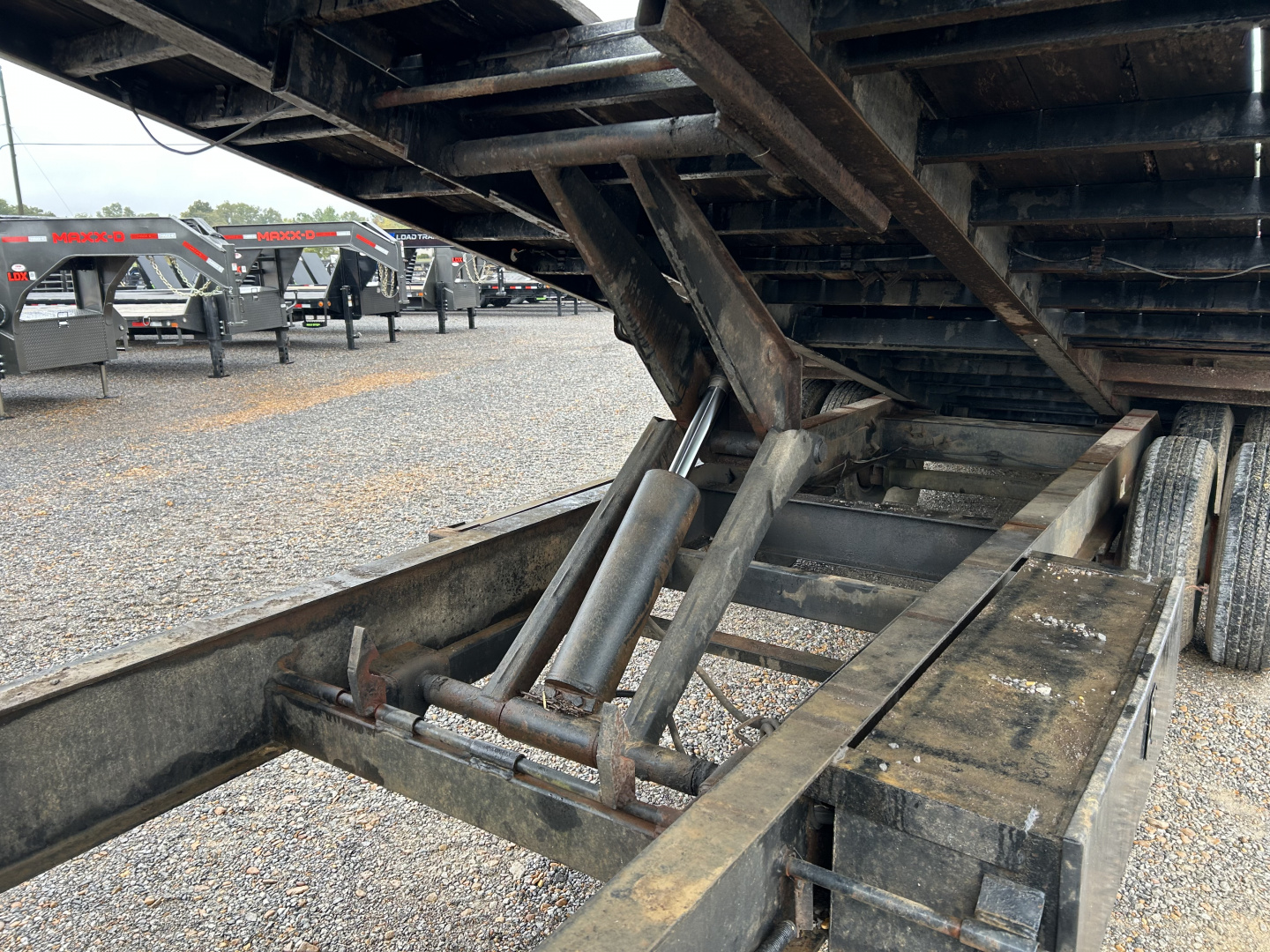 Used 2006 Load Trail 102"x28' 20k Gooseneck Tilt Flatbed Trailer