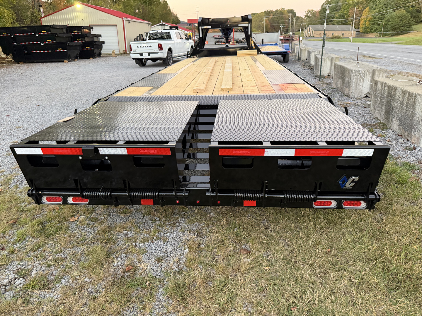 New 2026 Diamond C FMAX 207 GOOSENECK TRAILER 23+5 MAX RAMPS 14 PLY TIRES