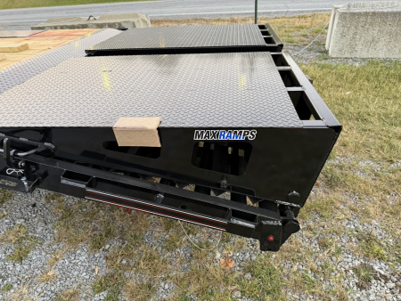 New 2026 Diamond C FMAX 207 GOOSENECK TRAILER 23+5 MAX RAMPS 14 PLY TIRES