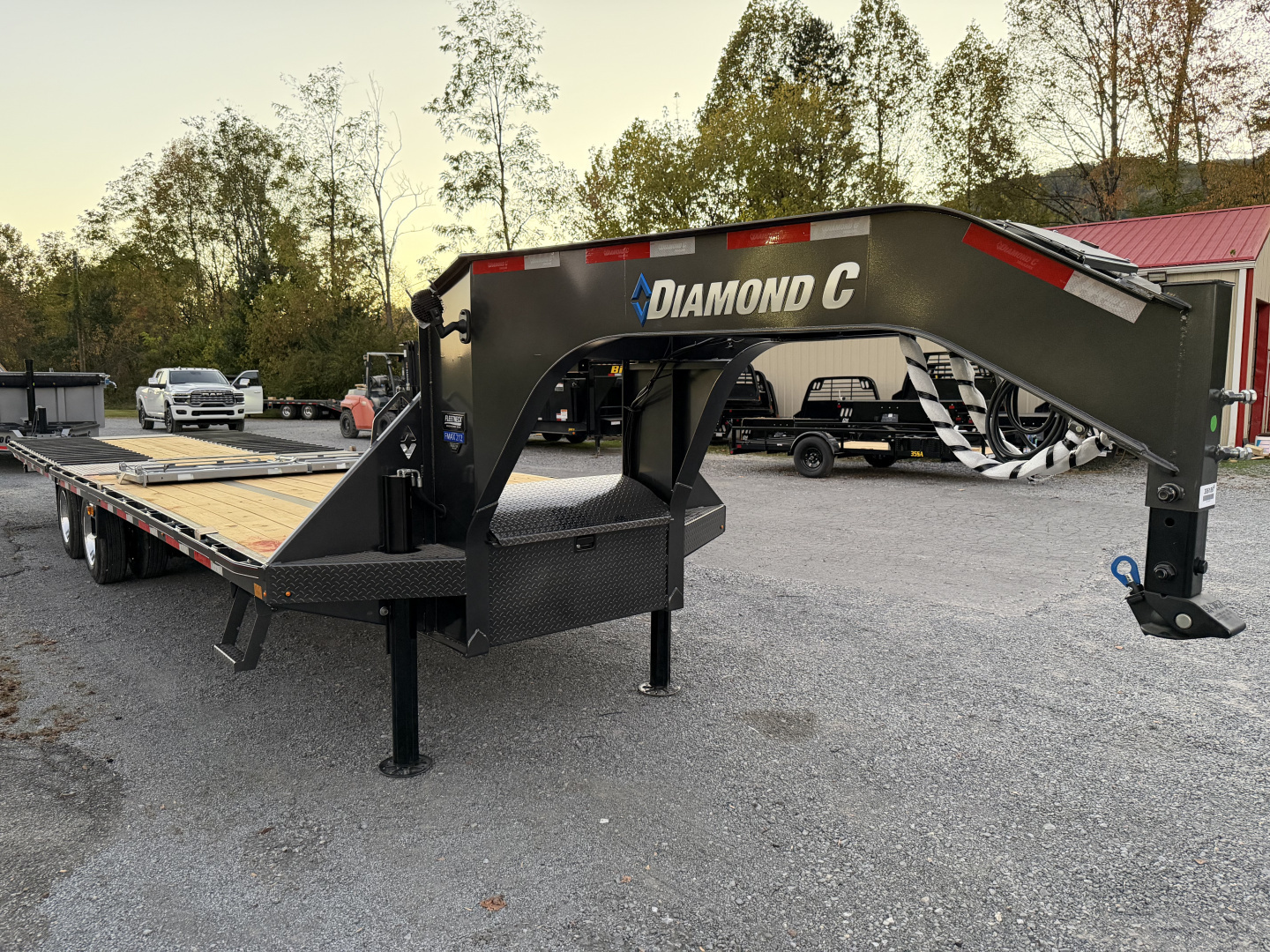 New 2026 Diamond C FMAX212 GOOSENECK Trailer PACESETTER EDITION HYDRO DOVE & JACKS DISC BRAKES ALUMINUM OUTER RIMS