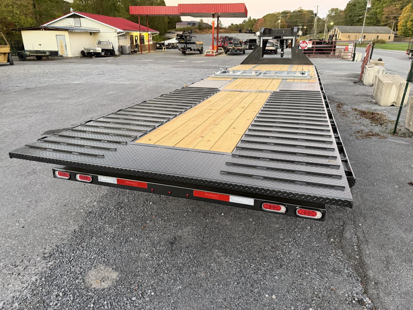 New 2026 Diamond C FMAX212 GOOSENECK Trailer PACESETTER EDITION HYDRO DOVE & JACKS DISC BRAKES ALUMINUM OUTER RIMS