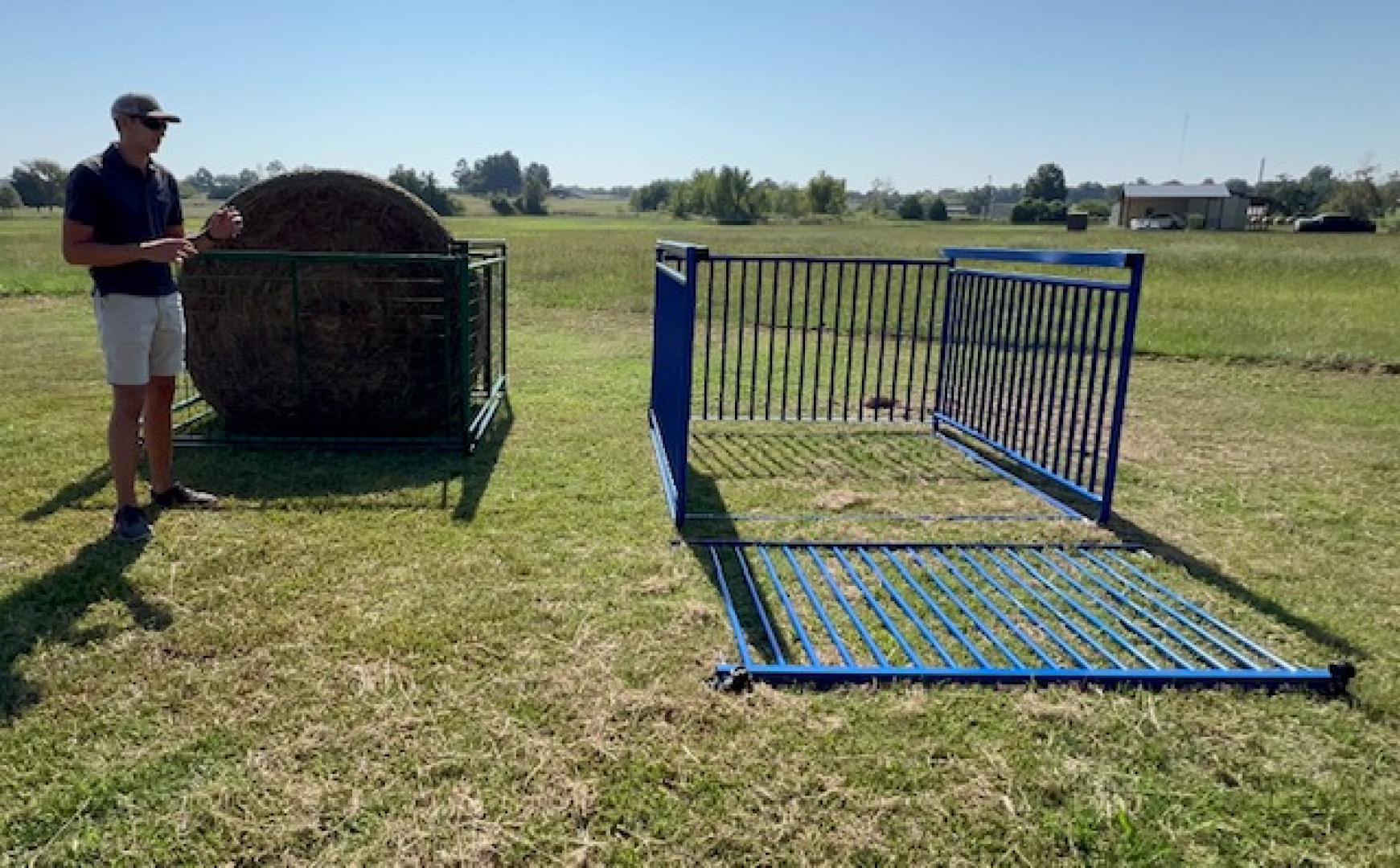 New 2025 Collapsible Round Bale Feeder Farm / Ranch