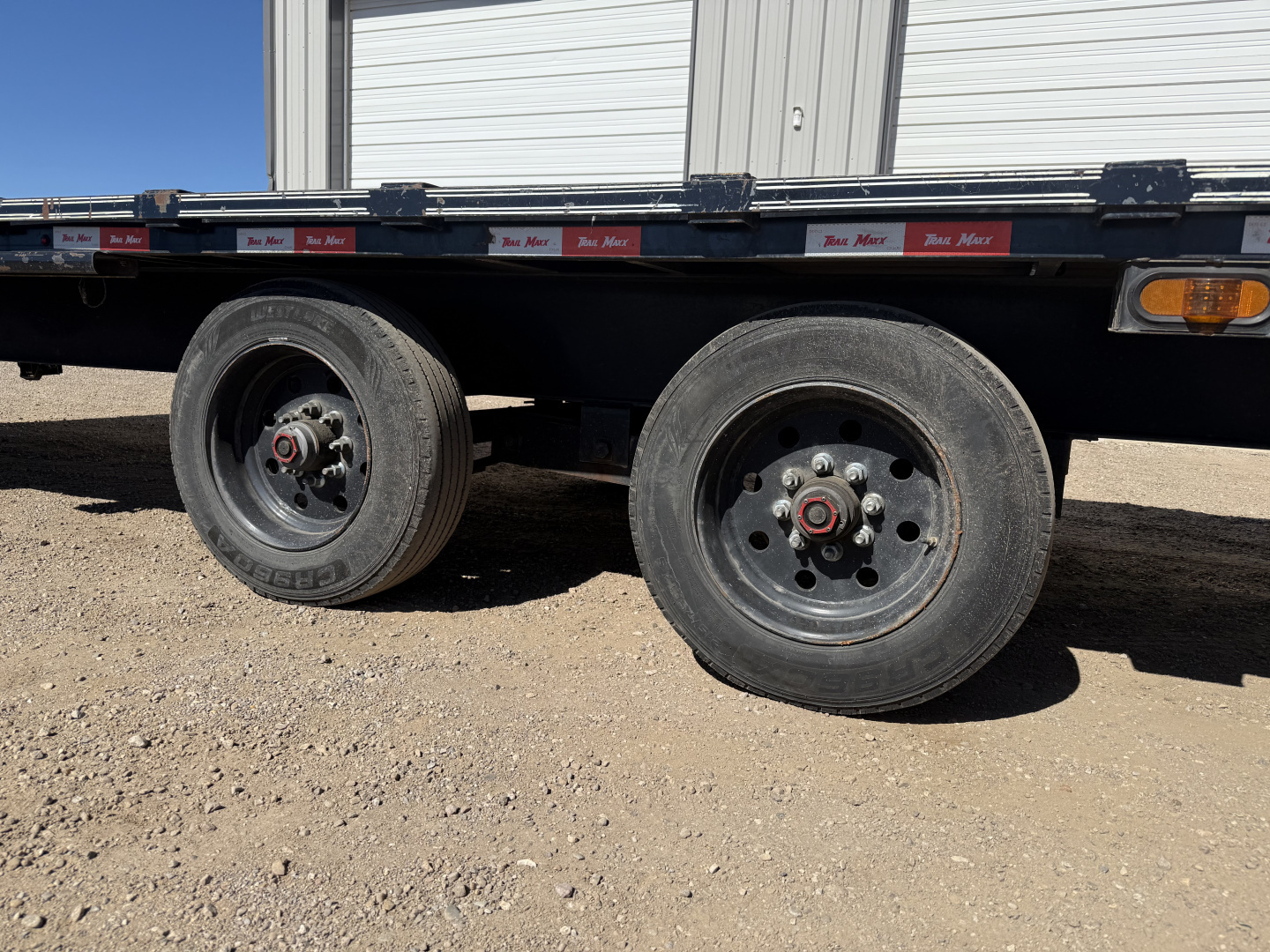 Used 2024 Trail Maxx 102"x40' GN Low-Pro Flatbed w/ Singles