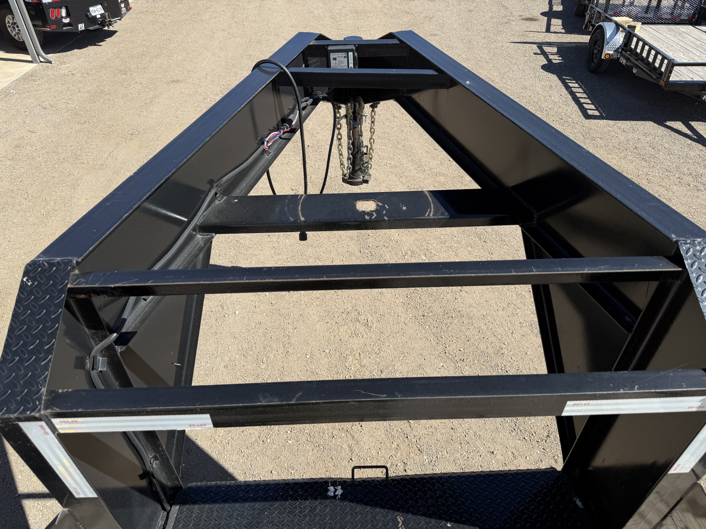 Used 2024 Trail Maxx 102"x40' GN Low-Pro Flatbed w/ Singles