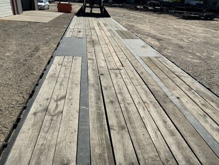 Used 2022 Load Trail 102"x40' GN Flatbed