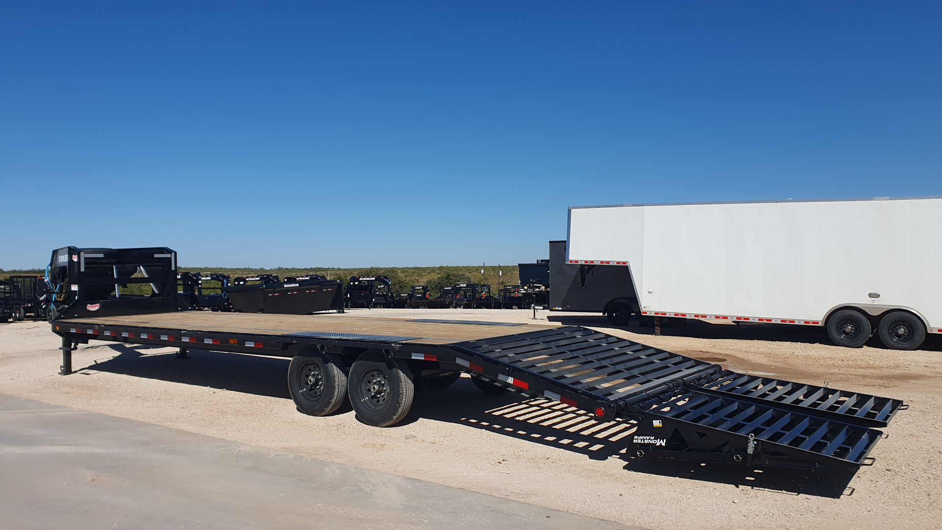 New 2026 PJ 102”x30’ Quest Gooseneck Flatbed w/ Singles – LQ