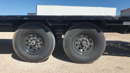 New 2026 PJ 102”x30’ Quest Gooseneck Flatbed w/ Singles – LQ