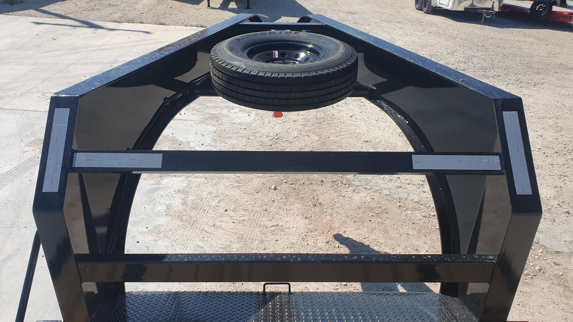 New 2026 PJ 102"x36' GN Low-Pro Flatbed w/ Singles - LX