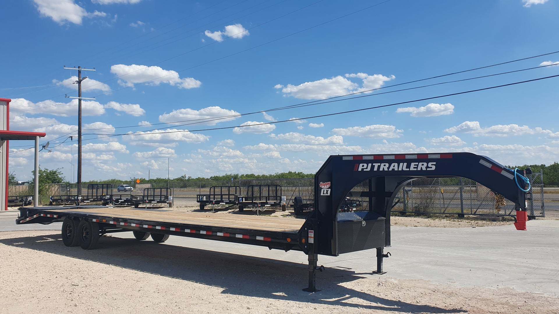 New 2026 PJ 102"x36' GN Low-Pro Flatbed w/ Singles - LX