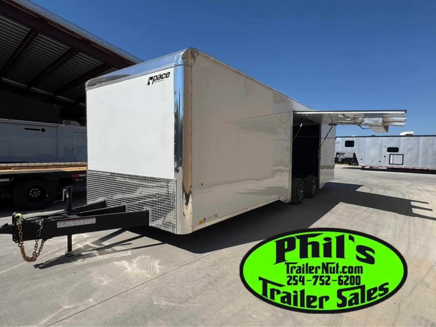 New Pace American 8.5X28 ENCLOSED CAR HAULER WITH FULL ESCAPE DOOR & REMOVABLE FENDER! Car / Racing Trailer