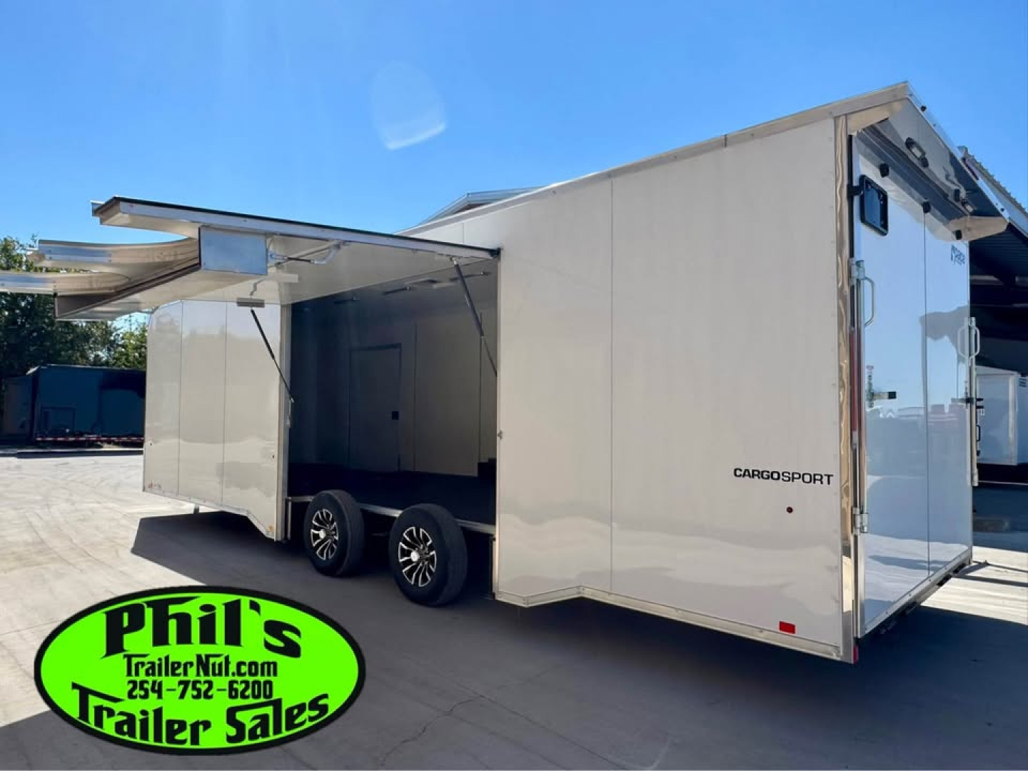 New Pace American 8.5X28 ENCLOSED CAR HAULER WITH FULL ESCAPE DOOR & REMOVABLE FENDER! Car / Racing Trailer