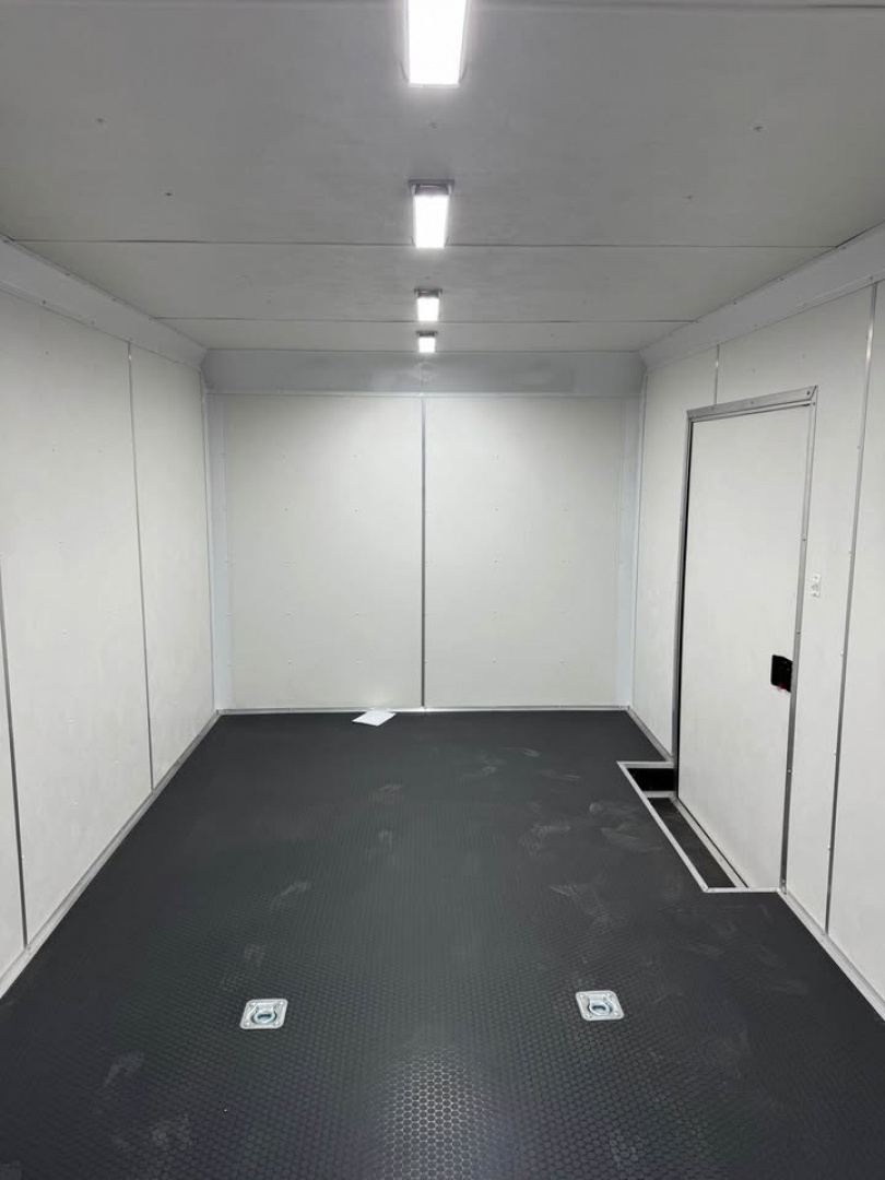 New Pace American 8.5X28 ENCLOSED CAR HAULER WITH FULL ESCAPE DOOR & REMOVABLE FENDER! Car / Racing Trailer