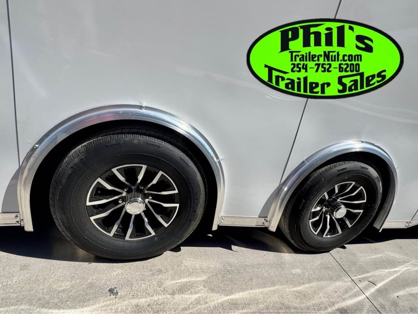 New Pace American 8.5X28 ENCLOSED CAR HAULER WITH FULL ESCAPE DOOR & REMOVABLE FENDER! Car / Racing Trailer