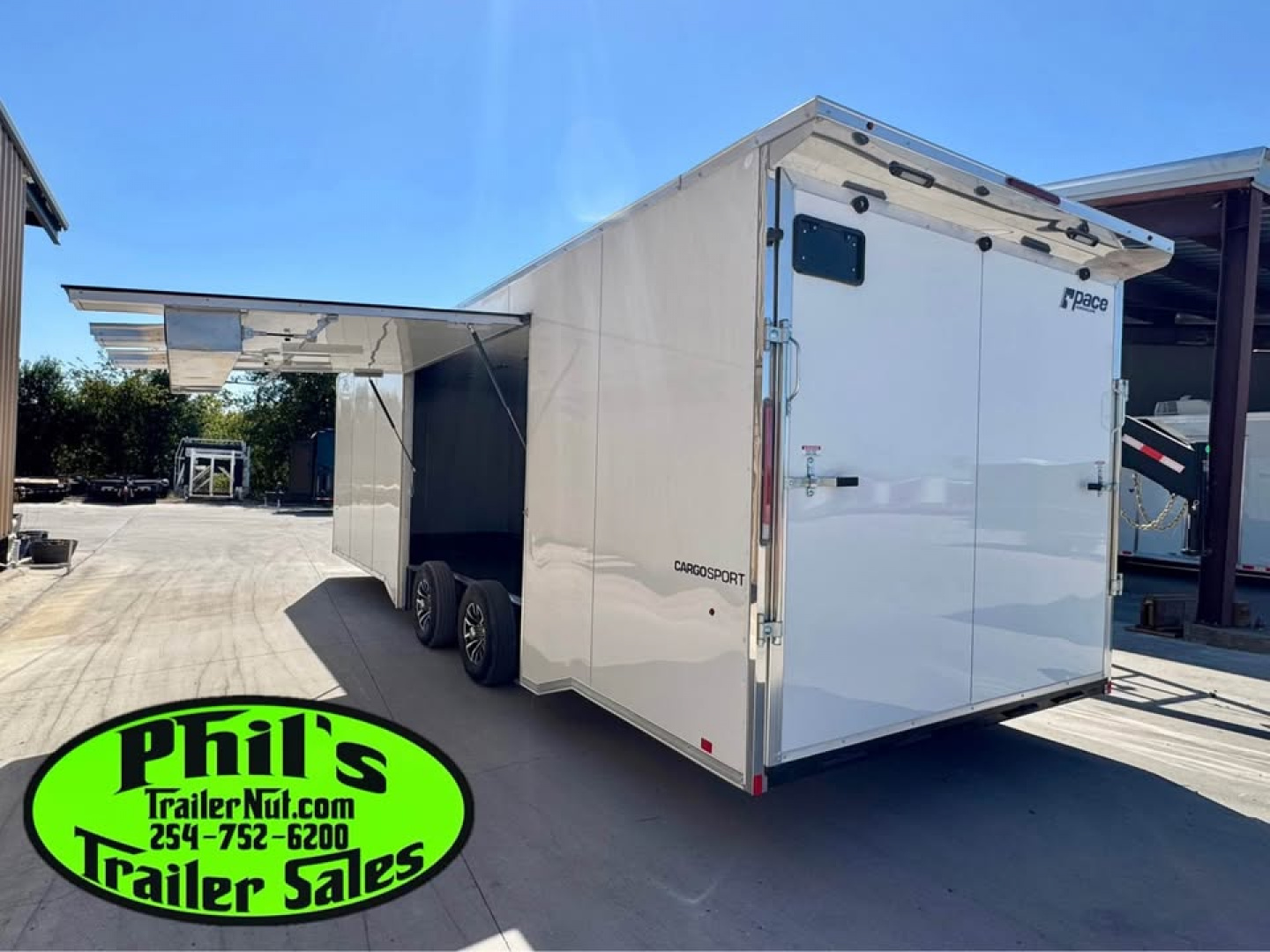 New Pace American 8.5X28 ENCLOSED CAR HAULER WITH FULL ESCAPE DOOR & REMOVABLE FENDER! Car / Racing Trailer