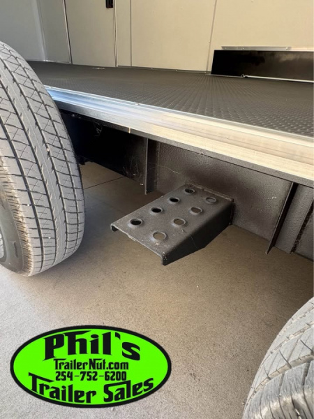 New Pace American 8.5X28 ENCLOSED CAR HAULER WITH FULL ESCAPE DOOR & REMOVABLE FENDER! Car / Racing Trailer