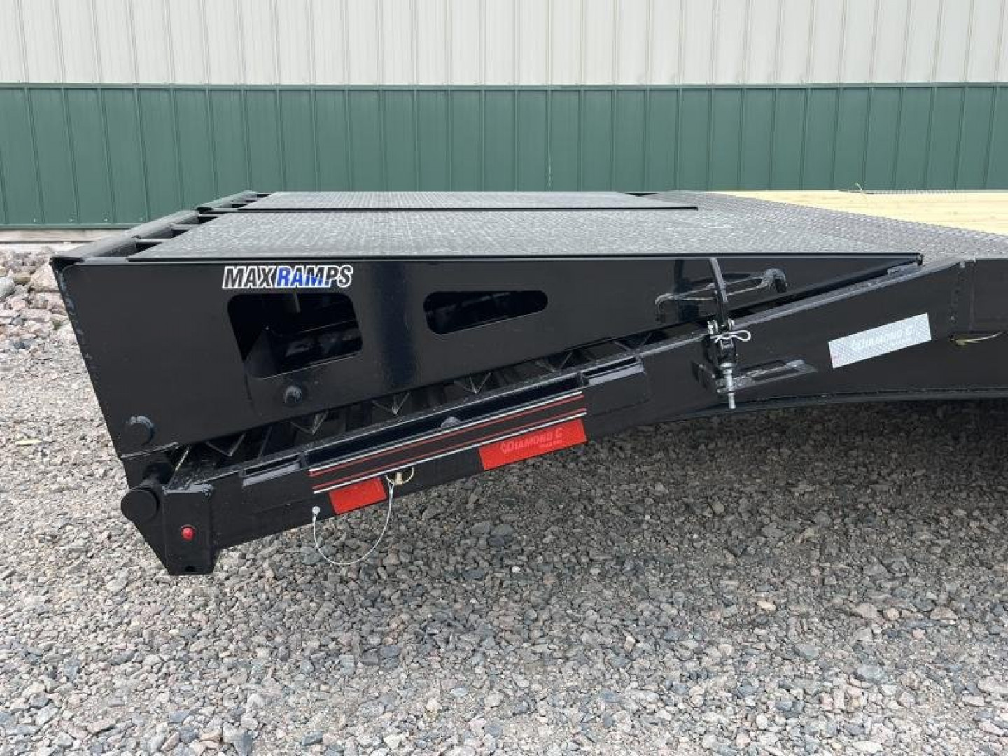 New 2026 22' 18k Diamond C - DEC208 Deckover Trailer