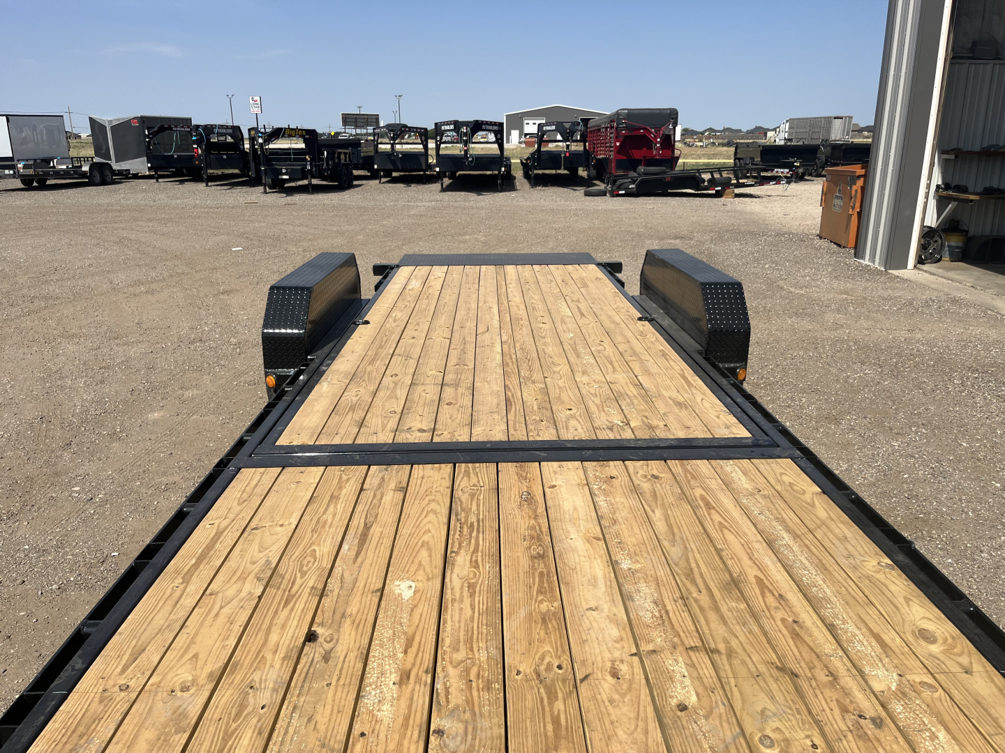 New 2026 PJ 83"x24' Gooseneck Equipment Tilt Trailer – T6