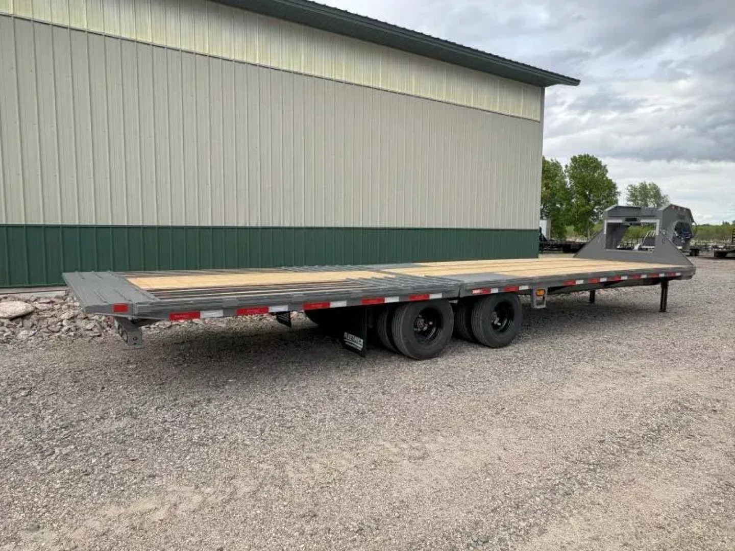 New 2026 32' Diamond C FMAX210 Hyd Dove Gooseneck Trailer
