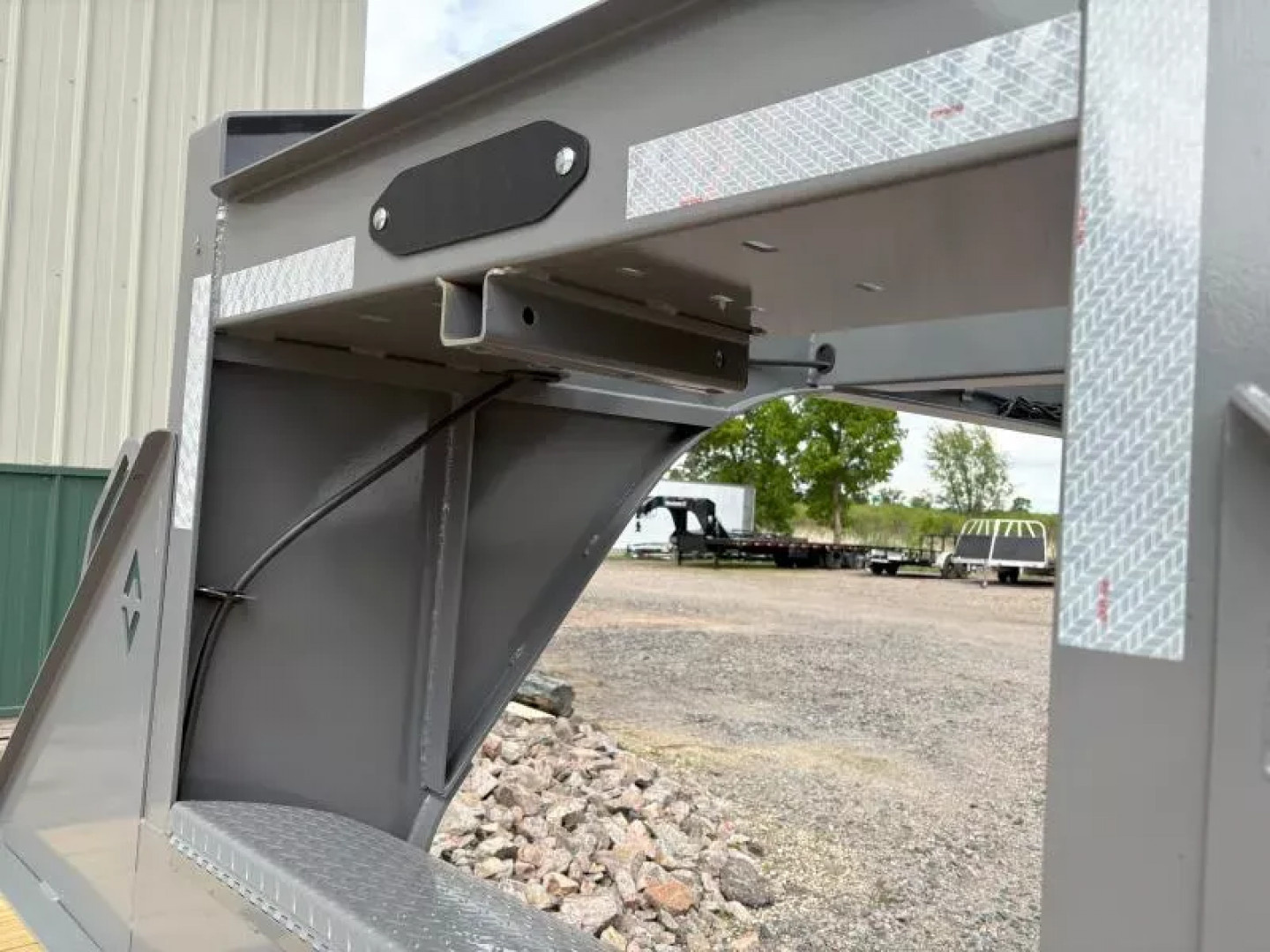 New 2026 32' Diamond C FMAX210 Hyd Dove Gooseneck Trailer