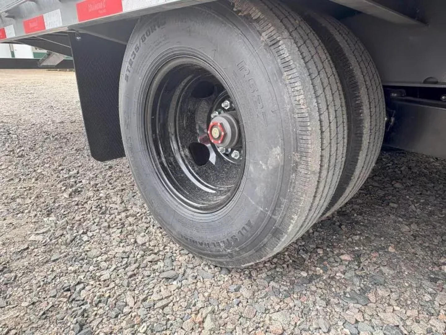 New 2026 32' Diamond C FMAX210 Hyd Dove Gooseneck Trailer