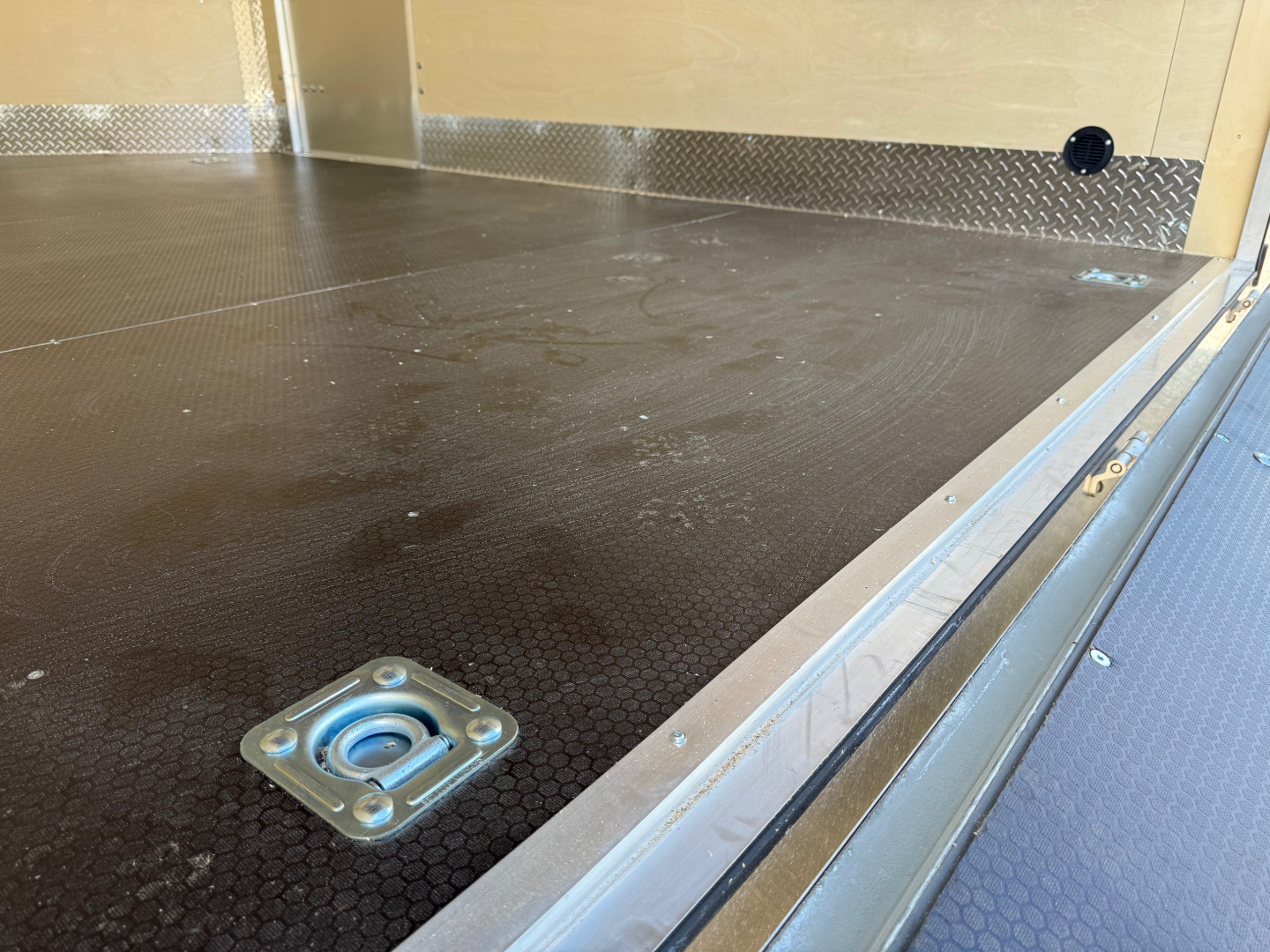 New 2026 Gator Canada Gator Snow 8 1/2' x 12' Snowmobile Trailer