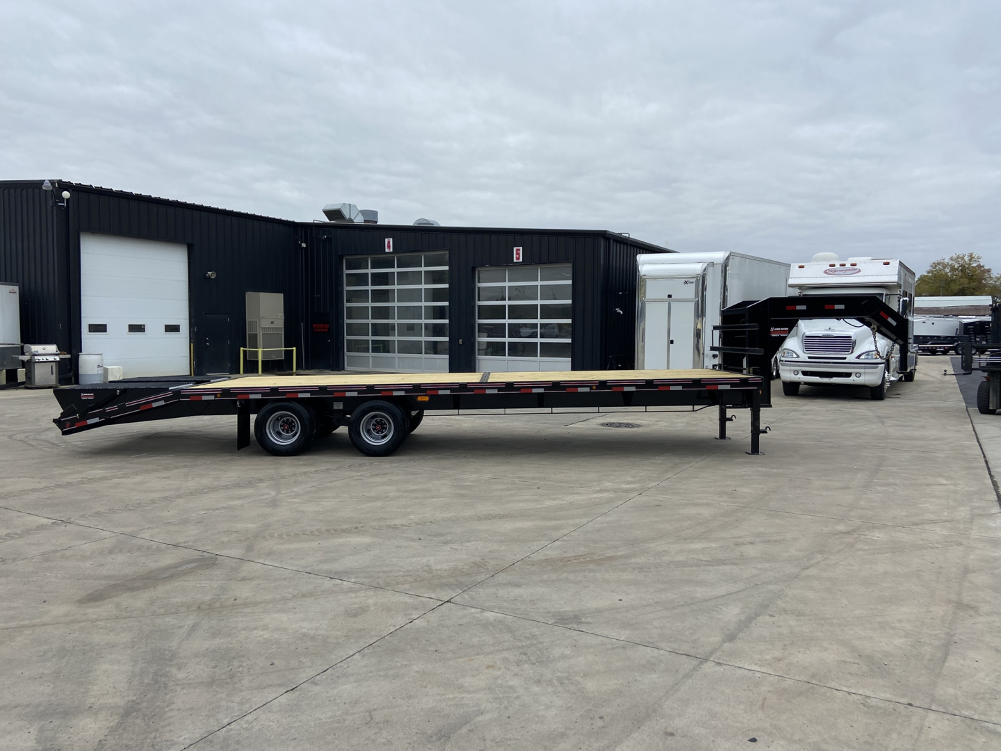 New Triple R 25+5' Equipment Trailer