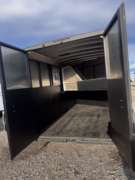 New 2026 Logan Coach 3H BP CROSSFIRE Horse Trailer