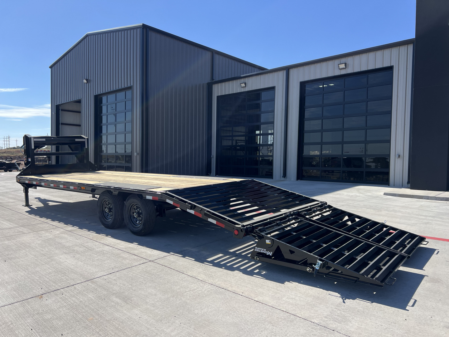 New 2026 PJ 102”x25’ Quest Gooseneck Flatbed w/ Singles – LQ