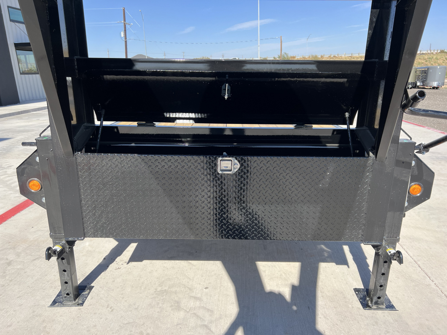 New 2026 PJ 102”x25’ Quest Gooseneck Flatbed w/ Singles – LQ