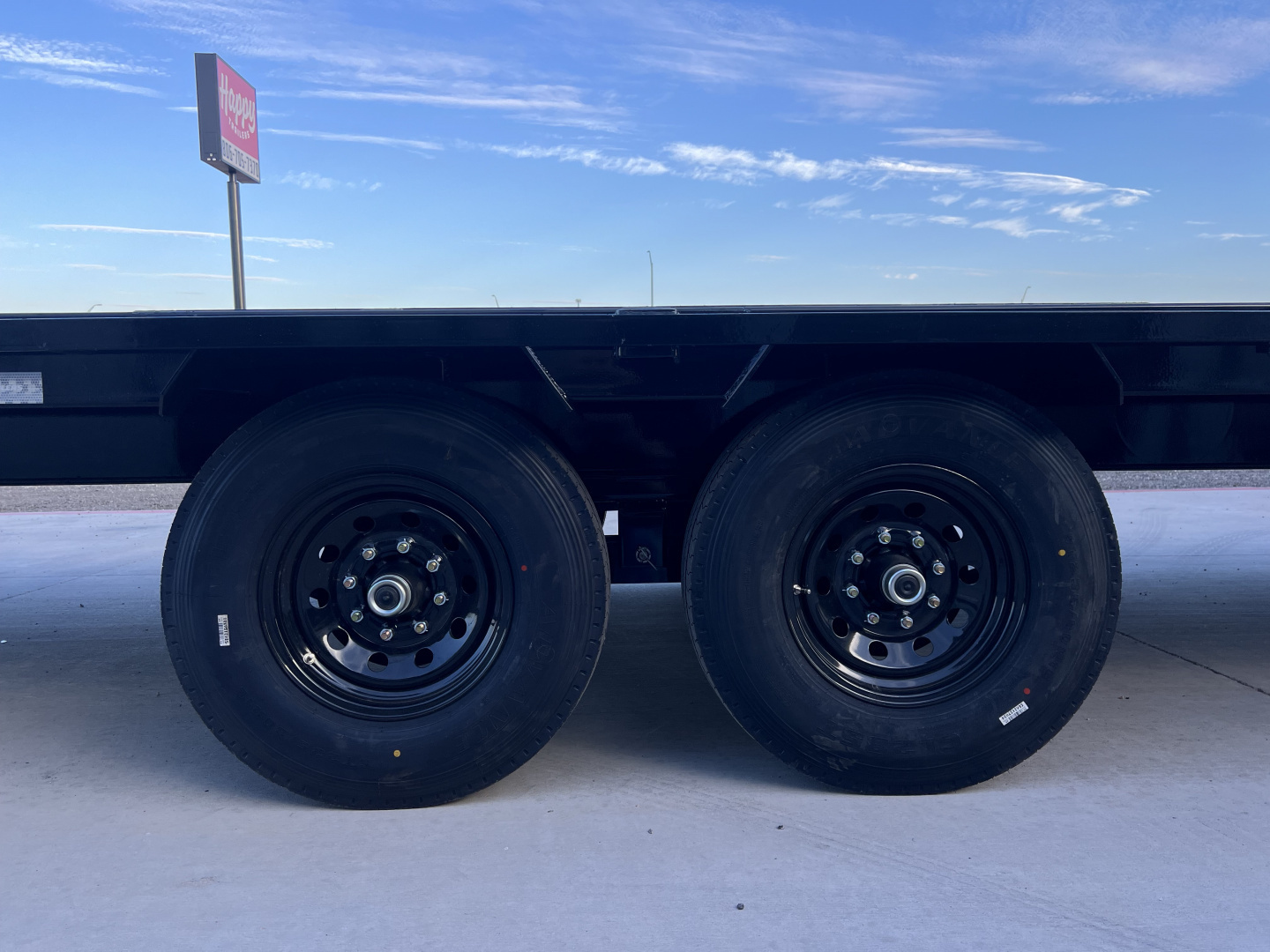 New 2026 PJ 102"x40' GN Low-Pro Flatbed w/ Singles - LS