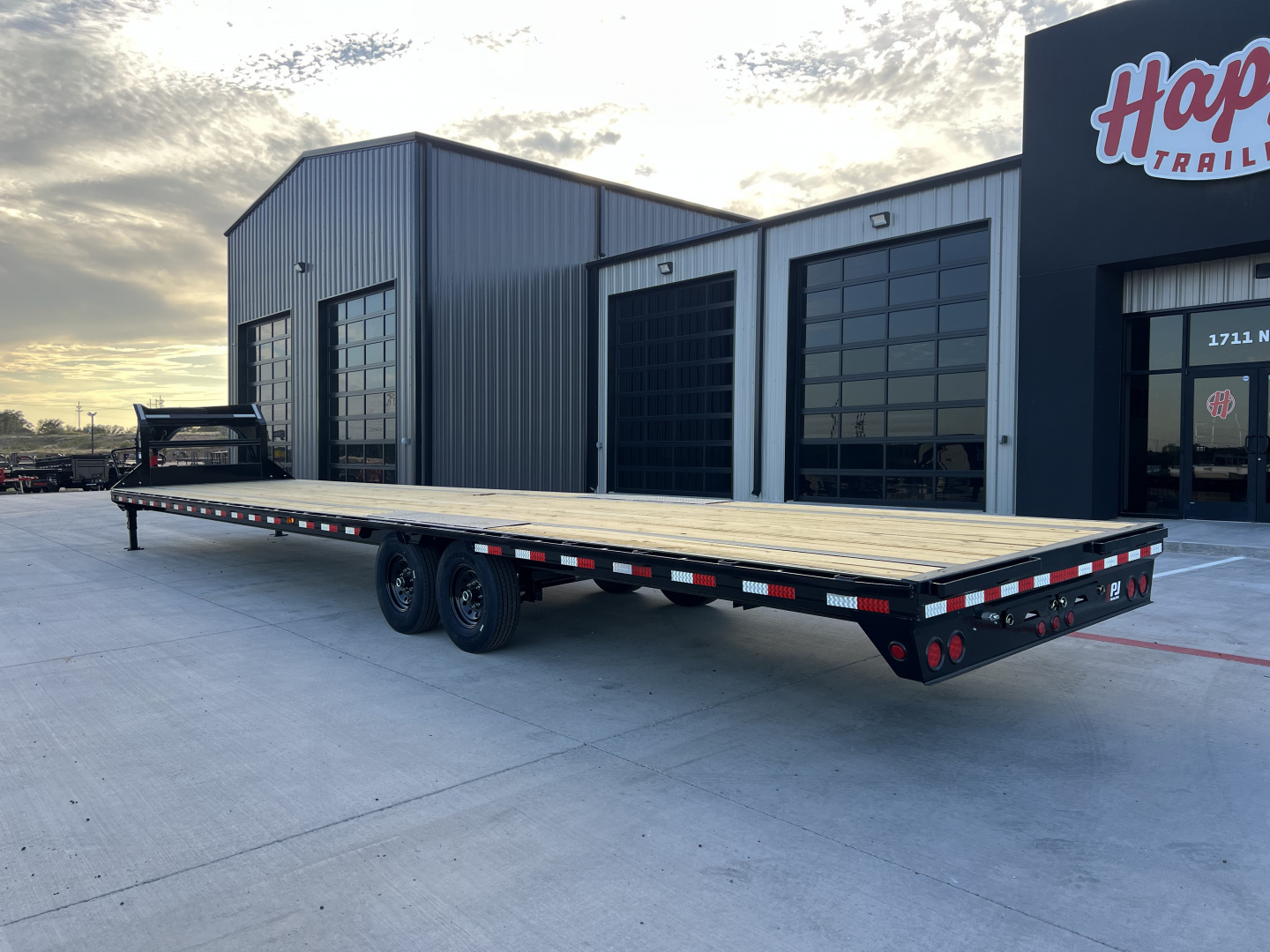 New 2026 PJ 102"x40' GN Low-Pro Flatbed w/ Singles - LS