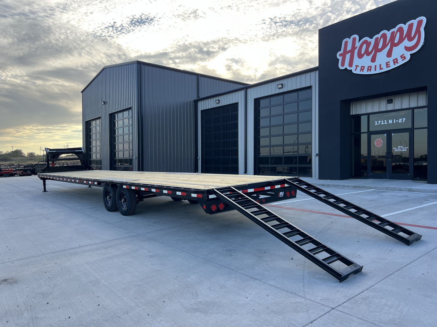 New 2026 PJ 102"x40' GN Low-Pro Flatbed w/ Singles - LS