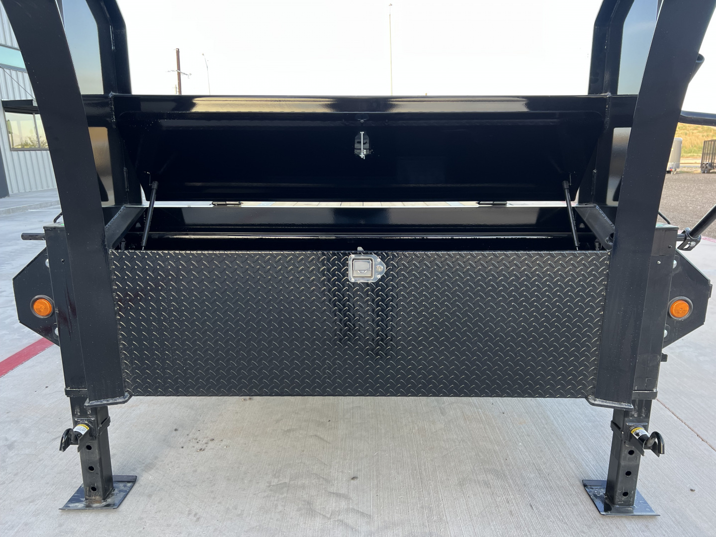 New 2026 PJ 102"x40' GN Low-Pro Flatbed w/ Singles - LS