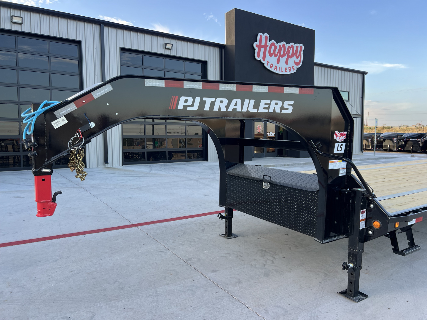 New 2026 PJ 102"x40' GN Low-Pro Flatbed w/ Singles - LS