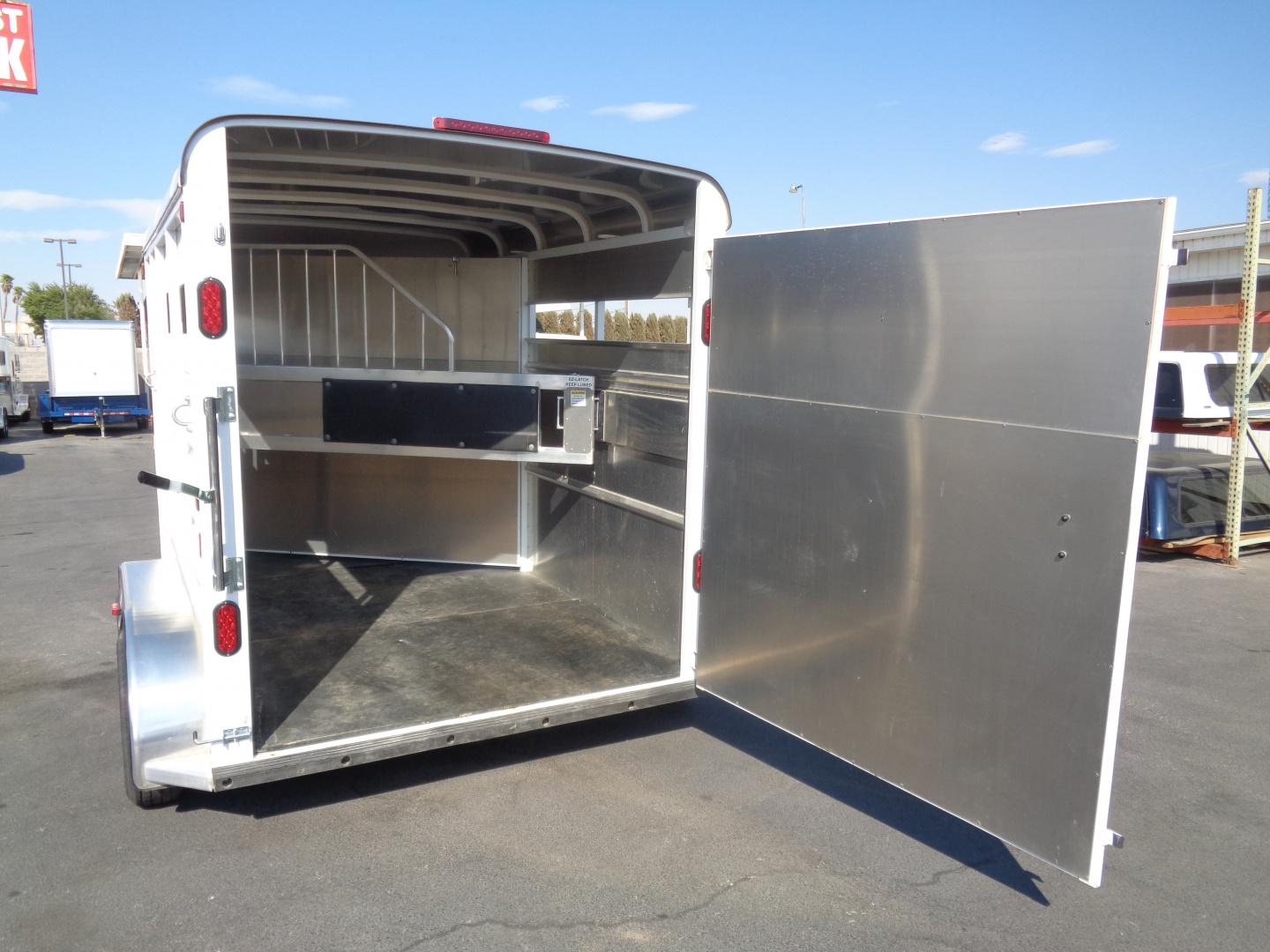 Used 2025 Maverick Trailers * MAV13-2HS * 2 Horse Slant Load Horse Trailer